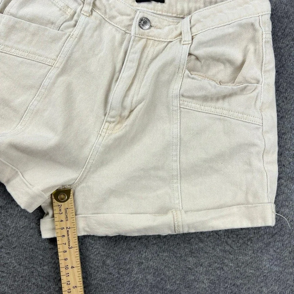 Forever 21 Women's Ivory Cream Denim Shorts M Medium Mid-High Rise Cuffed - Picture 6 of 9